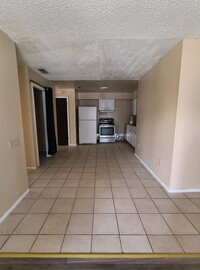 Building Photo - Spacious 3-Bedroom 2 Bathroom Apartment fo...