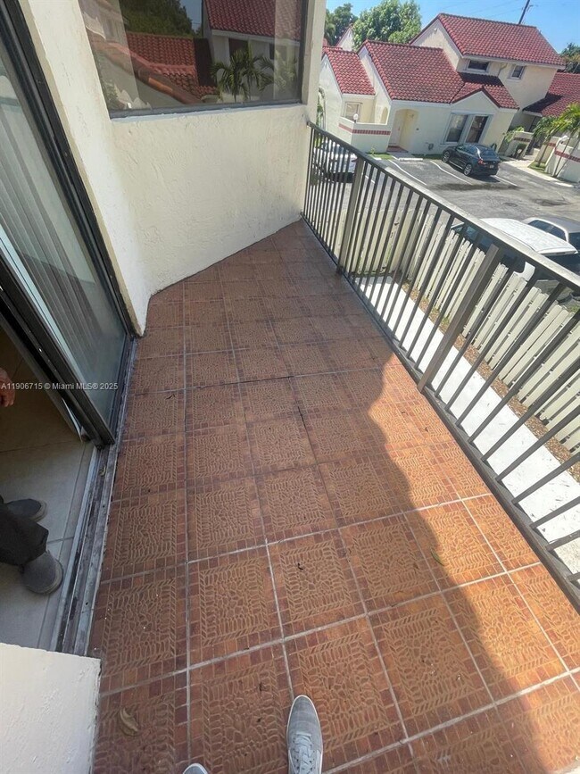 Building Photo - 1400 San Remo Cir