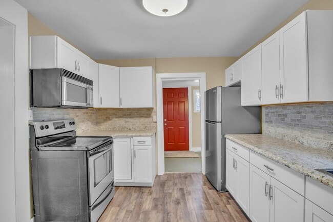 Building Photo - 912 W 13th St