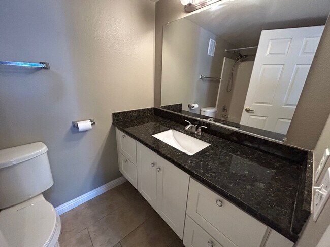 Building Photo - COMPLETED REMODELED 3 BEDROOM, SINGLE STOR...