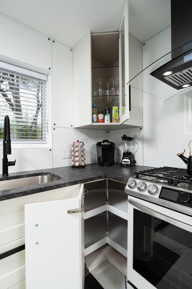 Building Photo - 4016 Eaton Dr