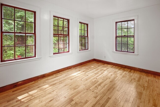 Building Photo - 334 Walpole St