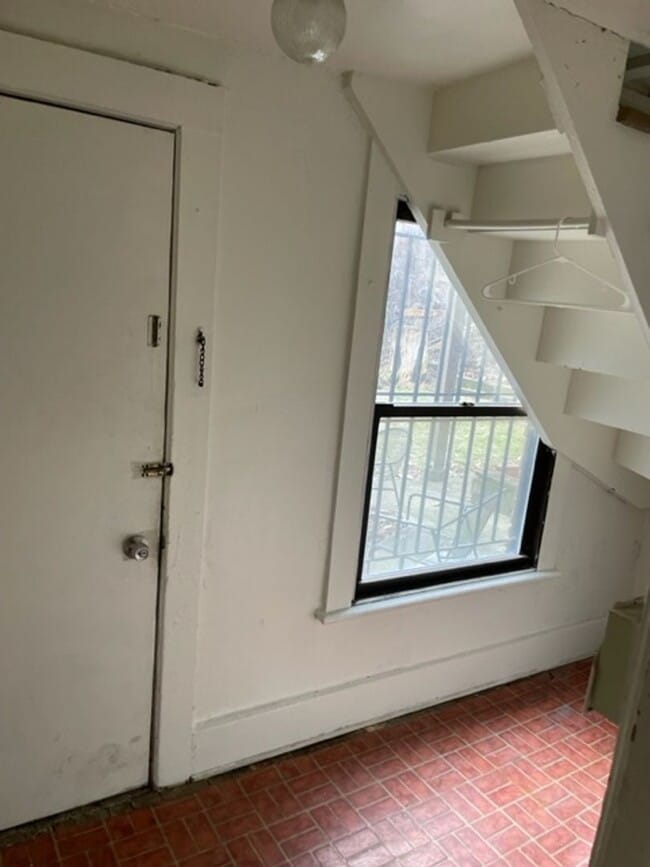 Building Photo - 3 Dana Ave