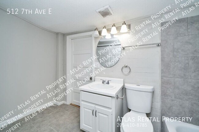 Building Photo - 512 7th Ave E