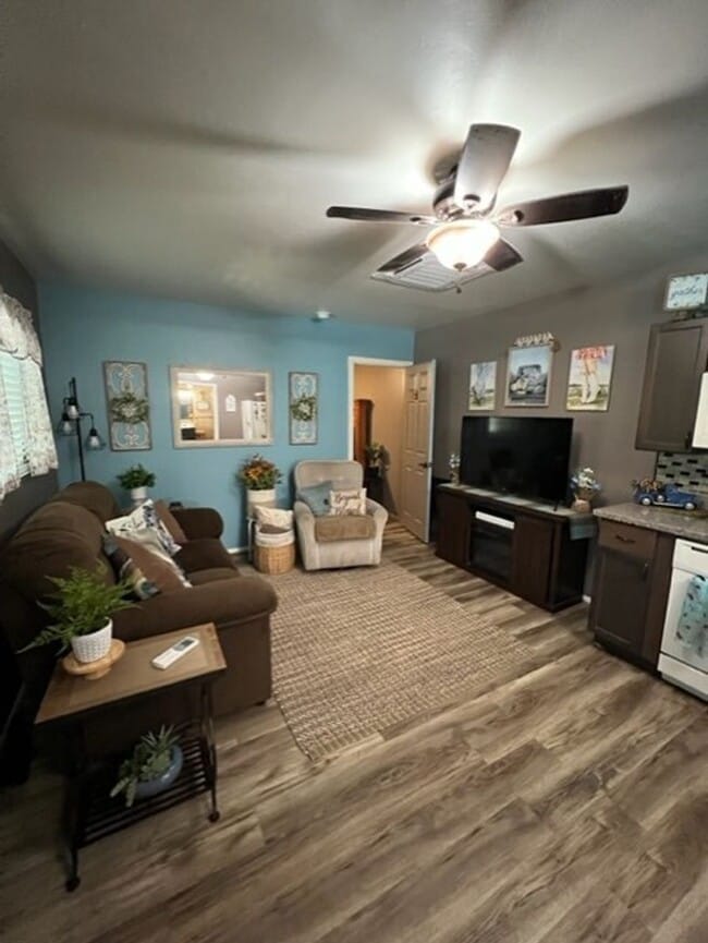 Building Photo - Fully furnished 1 bedroom