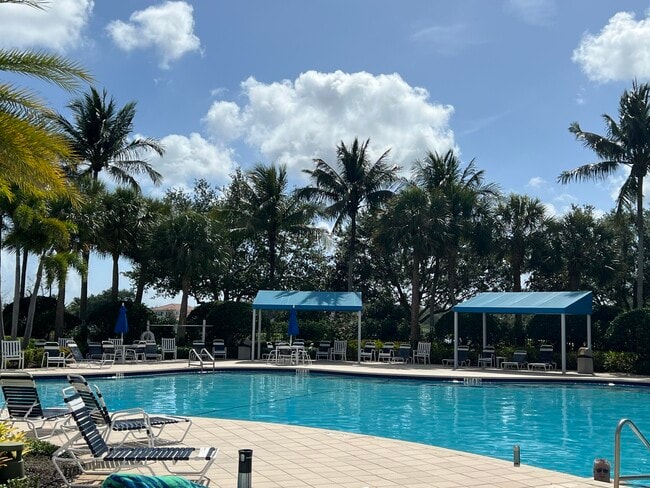 Building Photo - 2824 Rio Claro Dr N