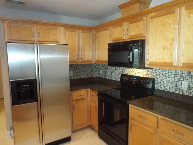 Building Photo - Spacious Pace Home with Office, Fireplace ...
