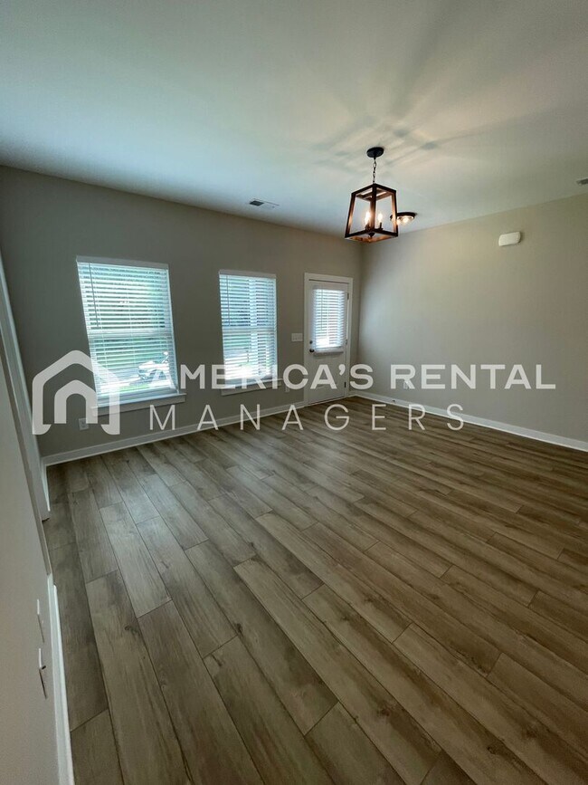 Building Photo - Home for Rent in Weaver, AL!!! Available to View Now! PRICE REDUCTION!! Sign a 13-month lease by ...