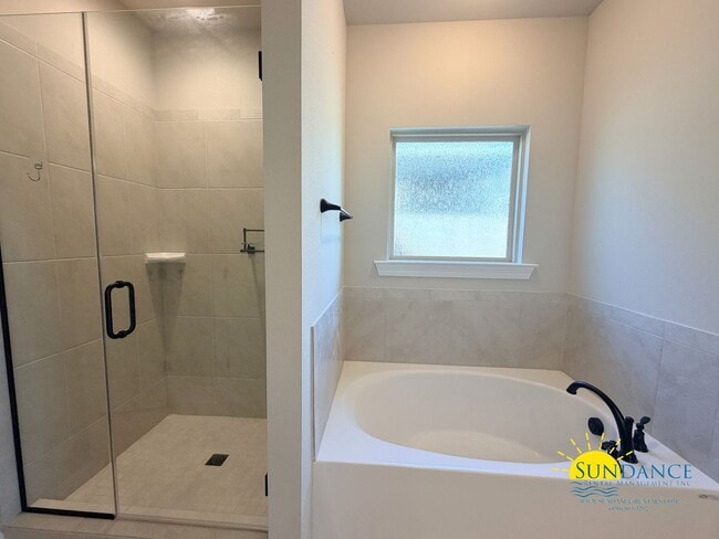 Building Photo - Custom-crafted details shine throughout this stunning 3-bedroom home in Magnolia at the Bluffs in...