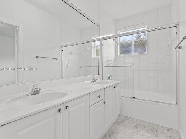 Building Photo - 10966 NW 43rd Terrace