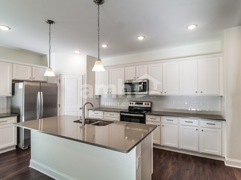 Building Photo - 5192 Blue Mountain Dr