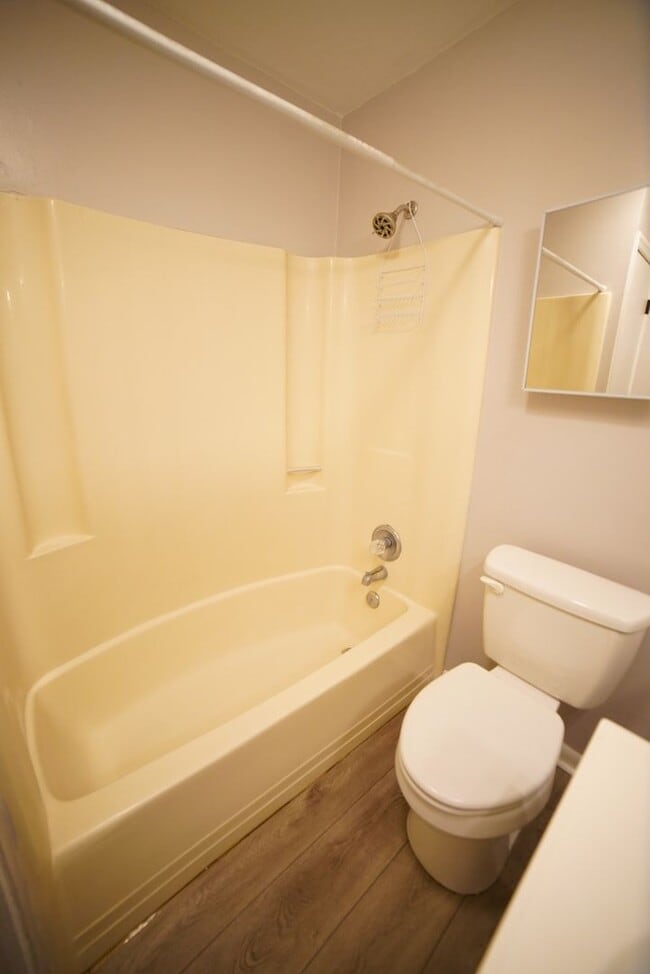 Building Photo - 4 bd/2 bath near Jackson Bluff