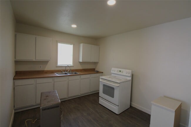 Building Photo - 104 Prewitt Ln