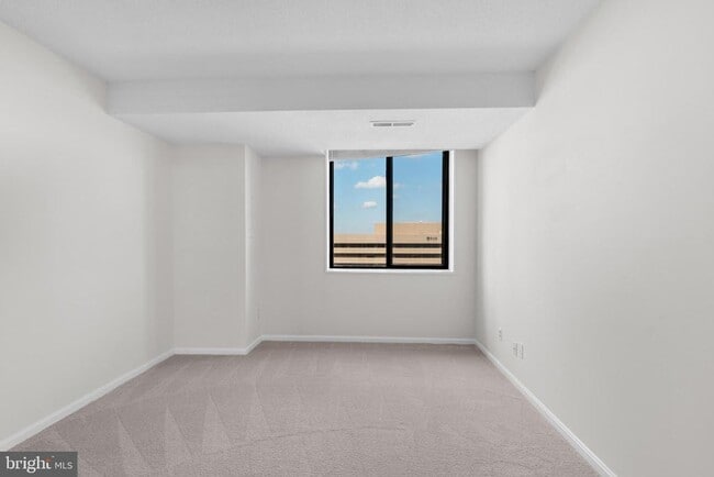 Building Photo - 3713 S George Mason Dr