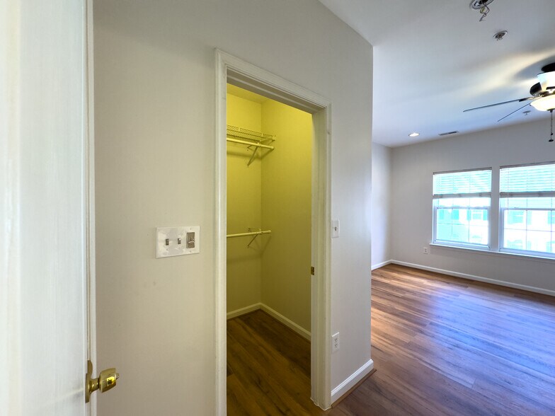 Building Photo - 8010 Pennington Dr