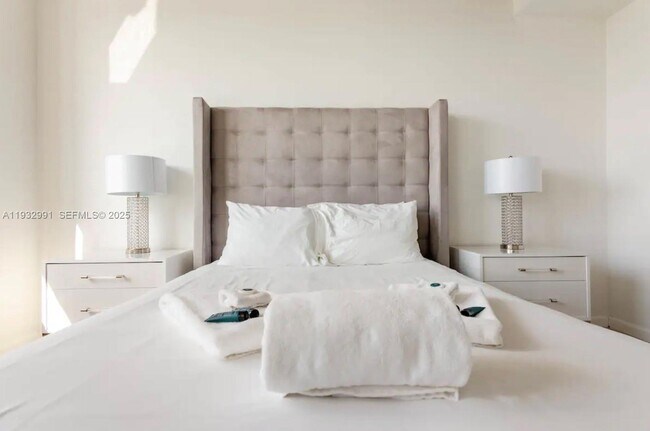 Building Photo - 3250 NE 1st Ave