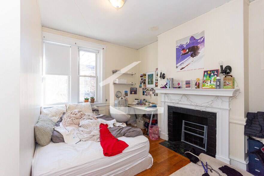 Building Photo - 324 Saint Paul St