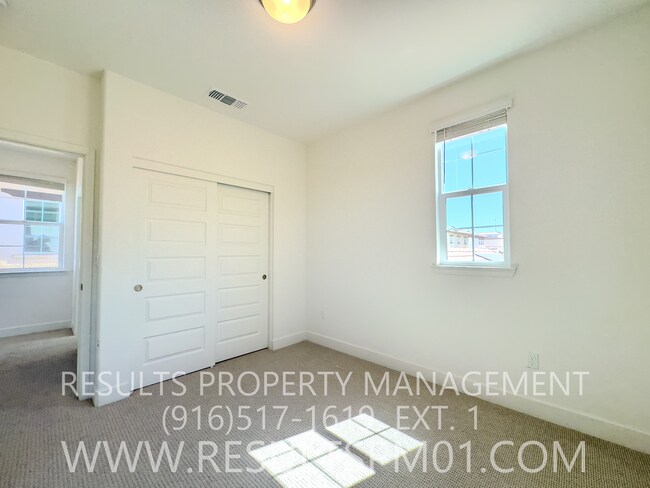 Building Photo - Antelope 3 Bed 2.5  Bath Beauty