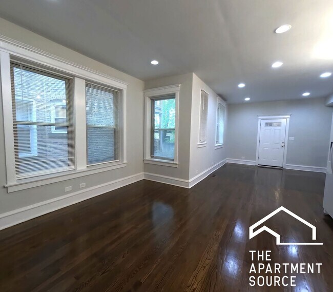 Building Photo - 810 W Cuyler Ave