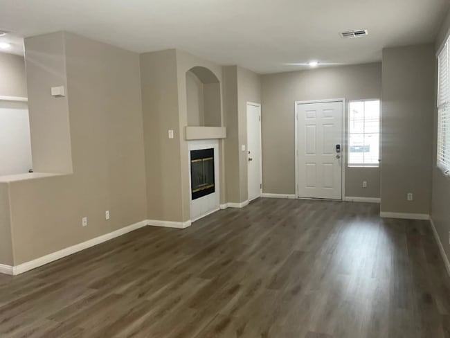 Building Photo - 5952 Hickory Nut Ave