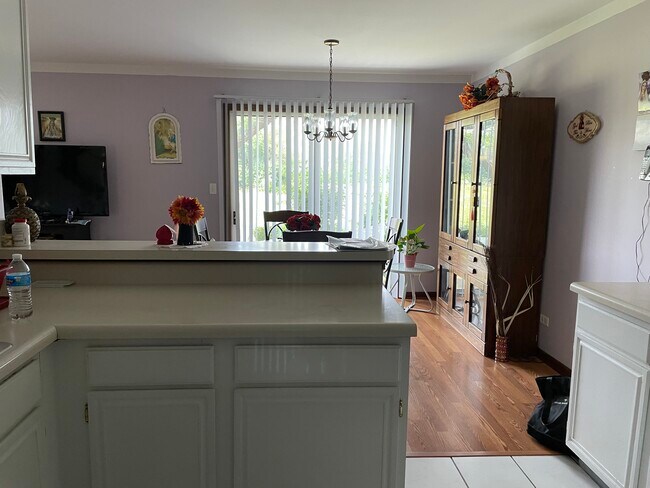 Building Photo - 1062 Bedford Dr