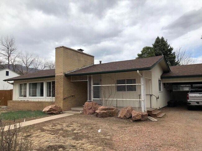 Building Photo - Charming 4 Bd, 2 Ba, Ranch Home in D-12 School District, close to Downtown, Trails and Ft. Carson