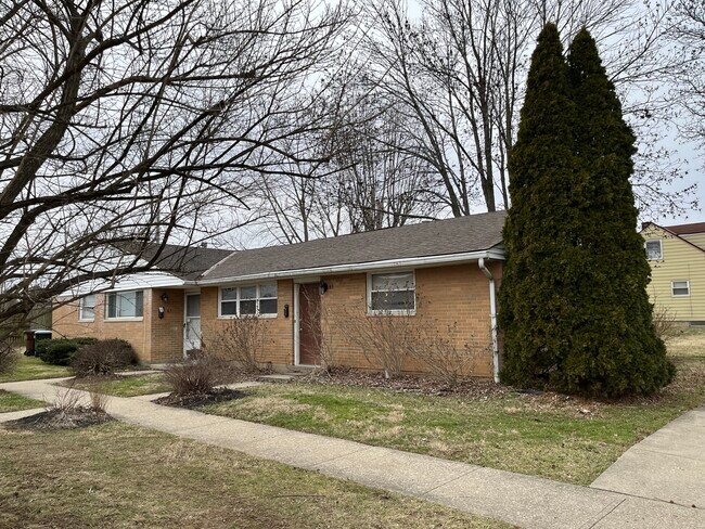 Building Photo - 89 E Hocking St