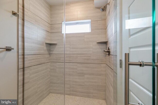 Building Photo - 419 W Cumberland St