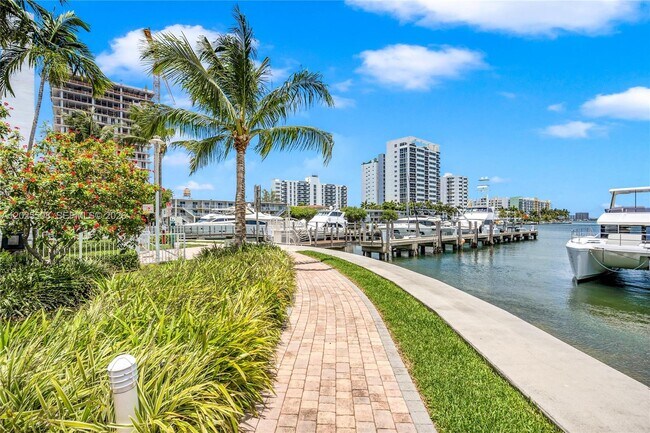 Building Photo - 7900 Harbor Island Dr