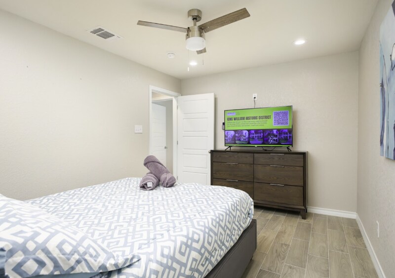 Building Photo - 350 Rasa Dr