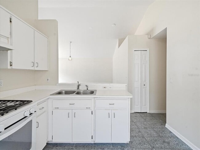 Building Photo - 2480 Sagemont Dr