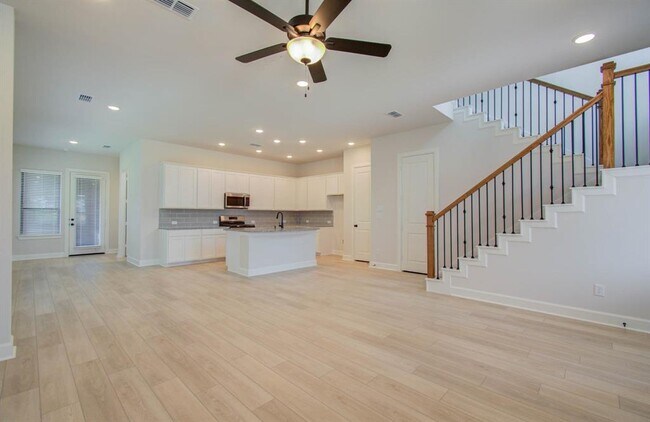 Building Photo - 1515 Noble Pk Dr