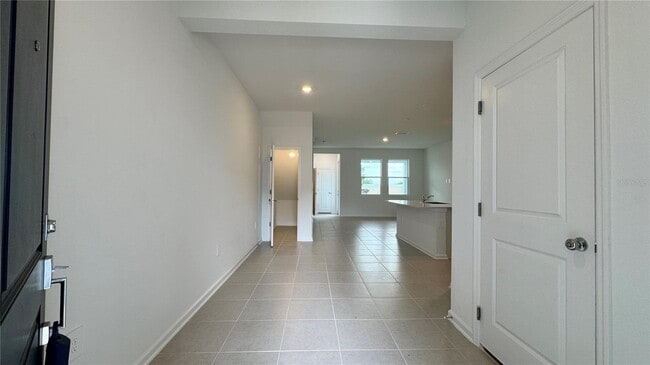 Building Photo - 325 Sol Vis Dr