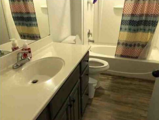 Building Photo - 467 S 2550 W