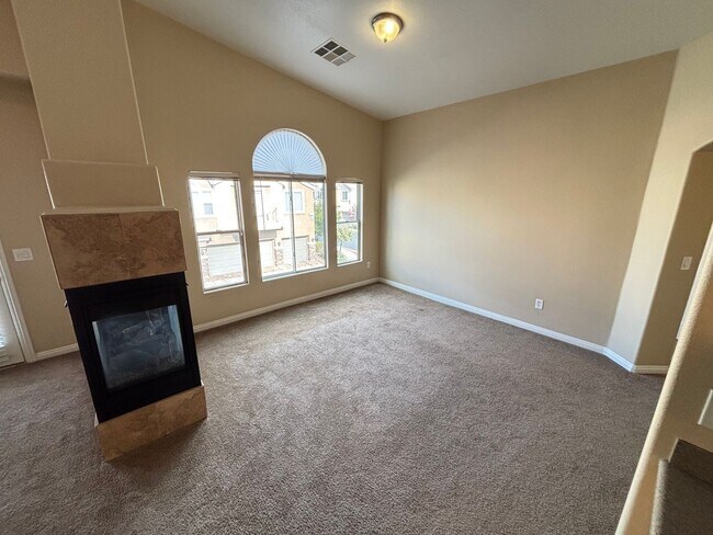 Building Photo - Gorgeous 2Bed/2Bath/1CarGarage TownHouse, located in the NW part of the valley