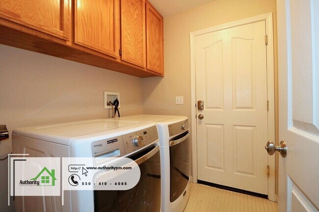 Building Photo - 1976 Chiella Ln