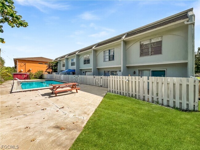 Building Photo - 1123 SW 48th Terrace