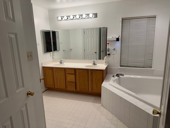 Building Photo - 7231 Calm Sunset