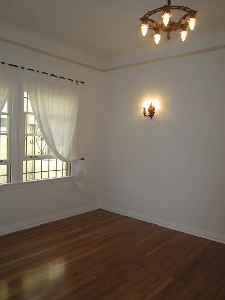 Building Photo - 325 Cochran Ave