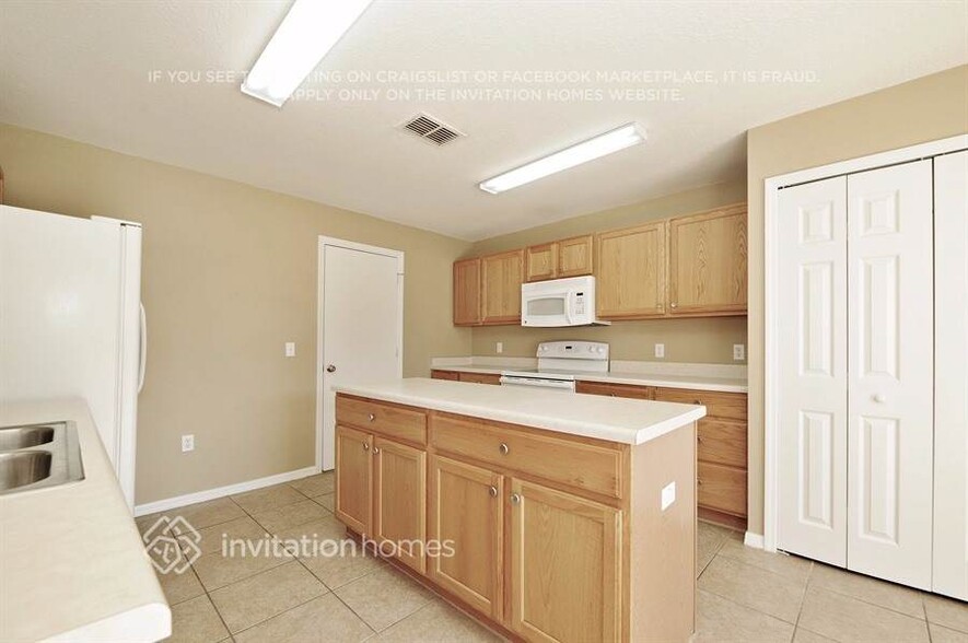 Building Photo - 947 Brenton Leaf Dr