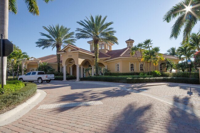 Building Photo - 11860 Valencia Gardens Ave