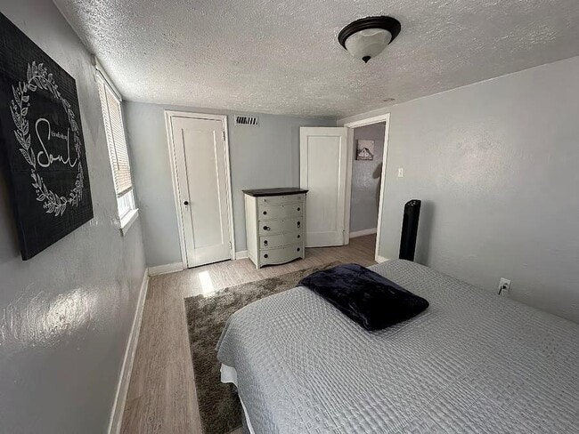 Building Photo - 2201 W State St