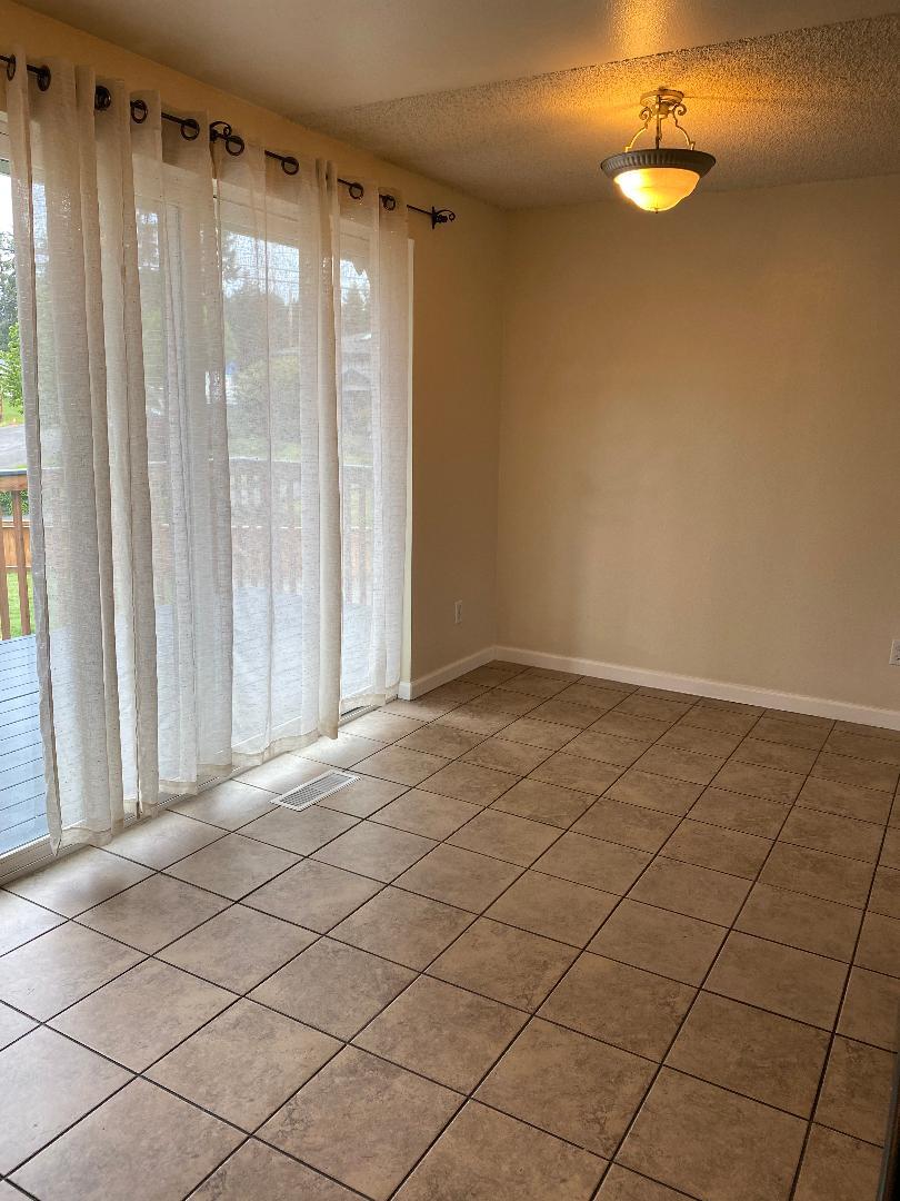 Building Photo - 2311 Oak Dr