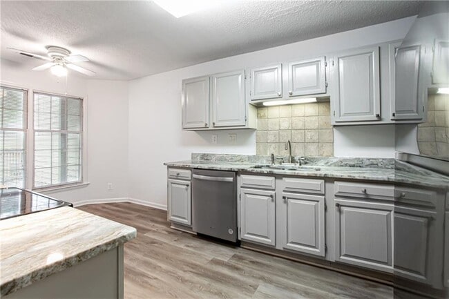 Building Photo - 605 Garden Ct
