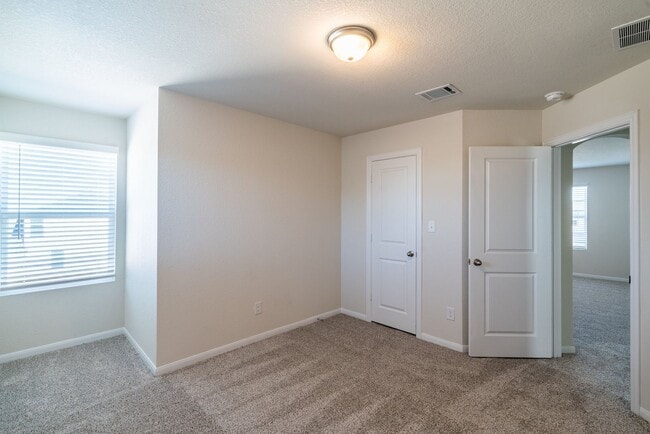 Building Photo - 612 LT Rusty Dr