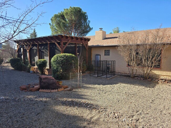 Building Photo - Furnished, 2/2 or 3/2.5 Opportunity