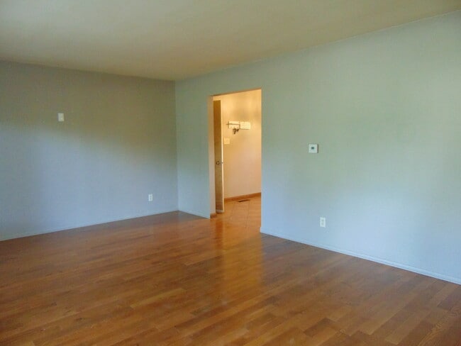 Building Photo - 5333 Bluffton Rd