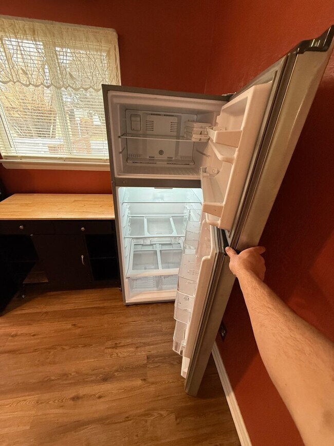 Building Photo - 4 Bedroom 2 Bathroom Home on Large Corner Lot with 2 Car Attached Garage In Great Neighborhood In...