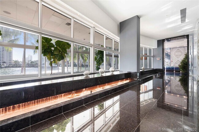 Building Photo - 335 S Biscayne Blvd