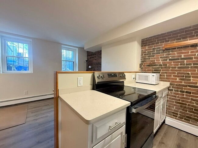 Building Photo - 166 F St